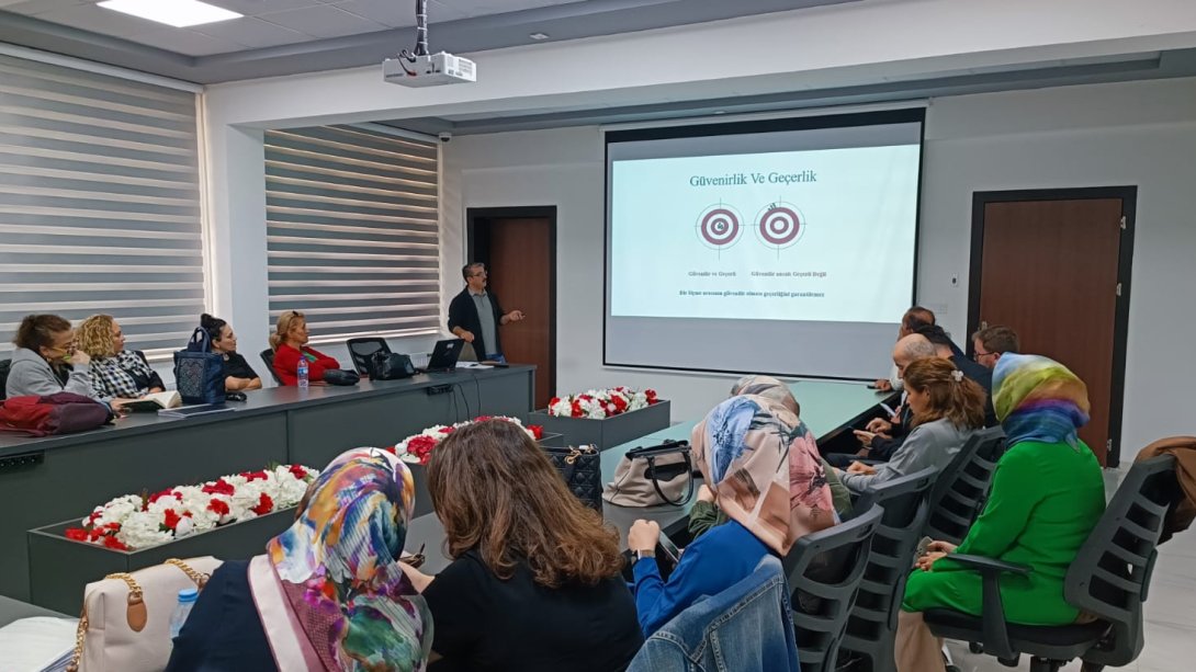 AÇIK UÇLU MADDE YAZMA VE ÖLÇME DEĞERLENDİRME SEMİNERİ YAPILDI